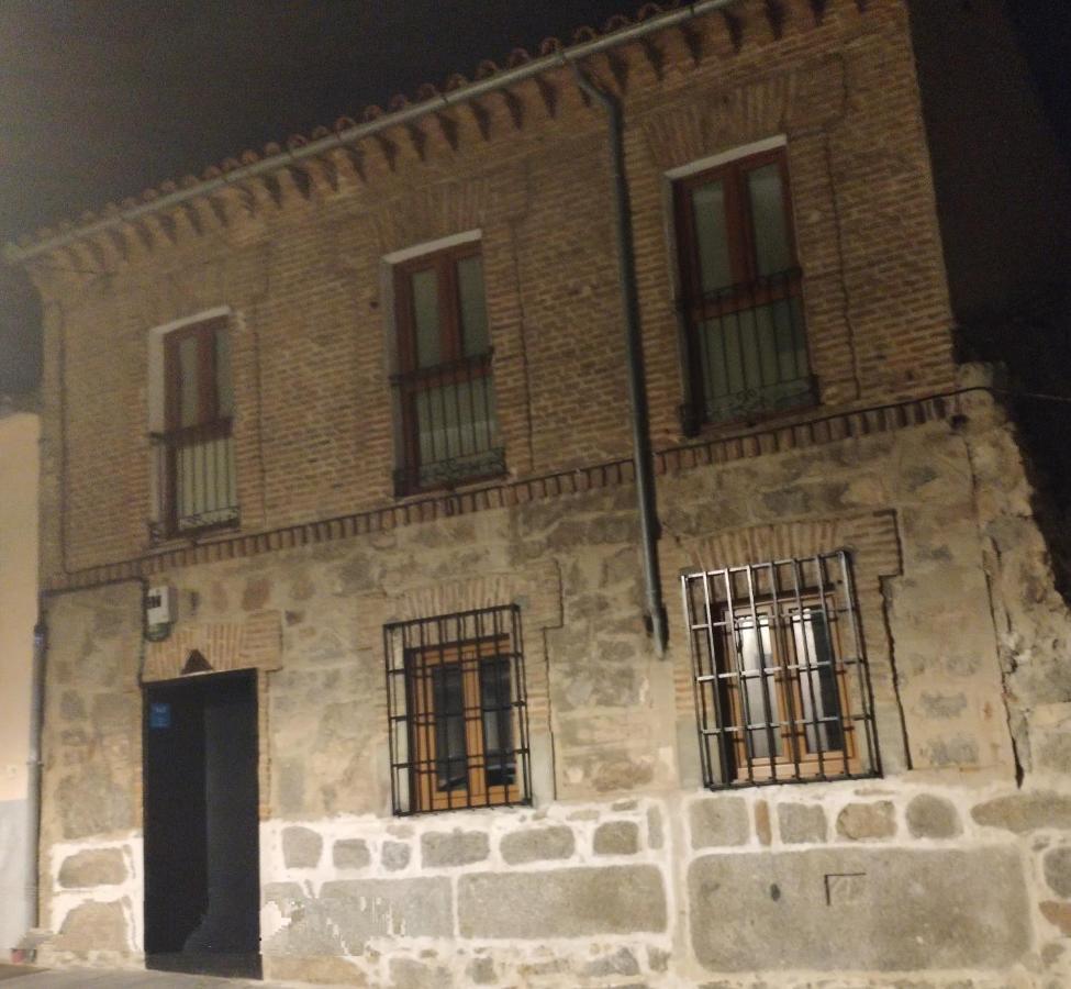 Los Tres Monos Ávila 外观 照片